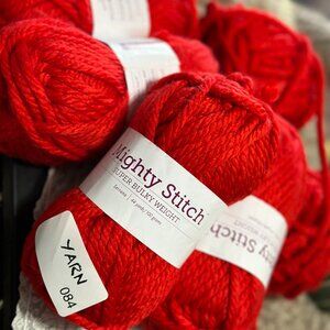 YARN 84 - MIGHT STITCH SUPER BULKY WEIGHT YARN LOT 4 COMPLETE SKEINS & 2 BALLS